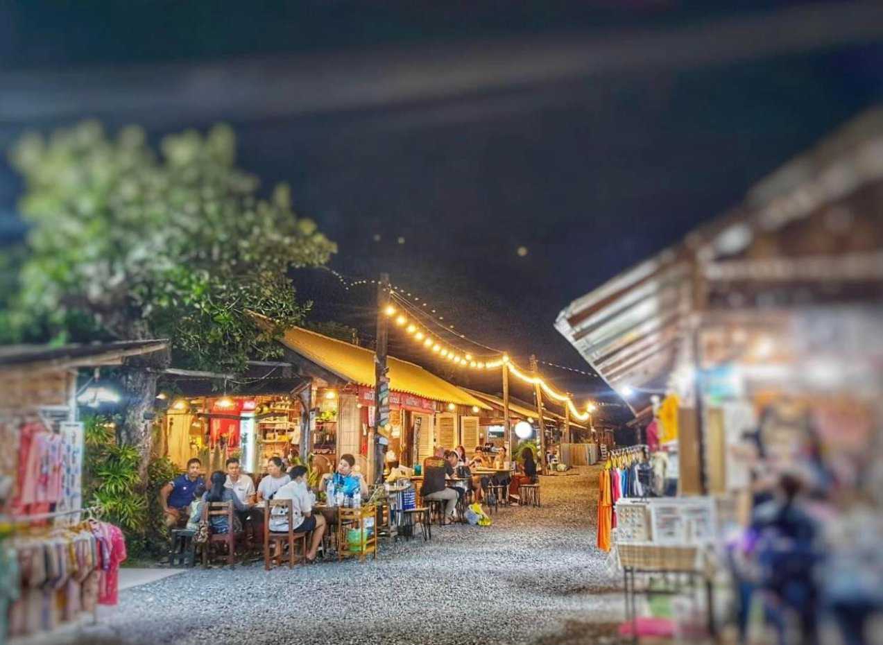 ตลาดบ้านไม้ หนองคาย