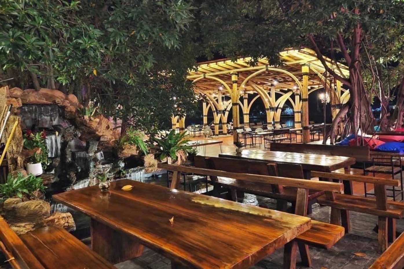 เรือนชายน้ำ รีสอร์ท คาเฟ่แอนด์เรสเทอรองท์