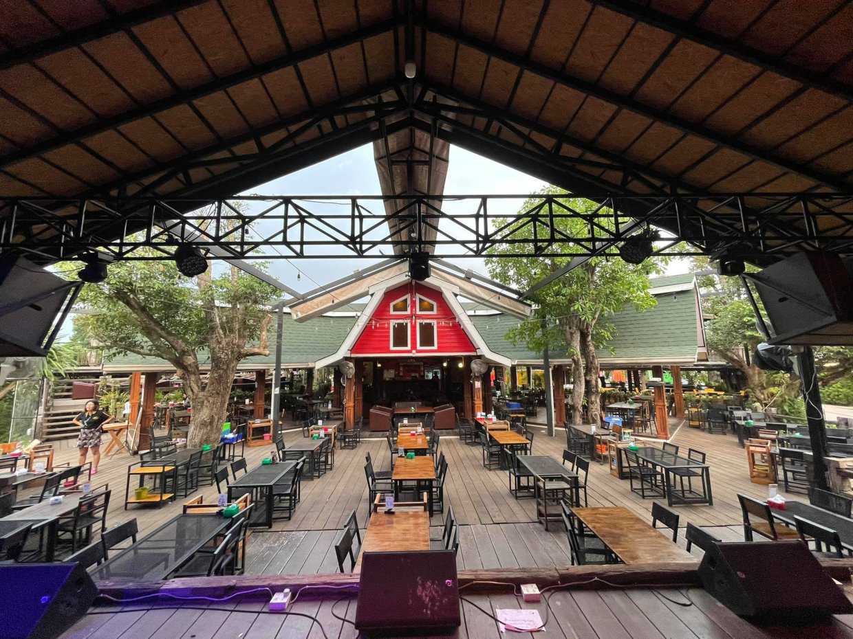 สถานีทองหล่อ เก้าศูนย์ศูนย์เก้า