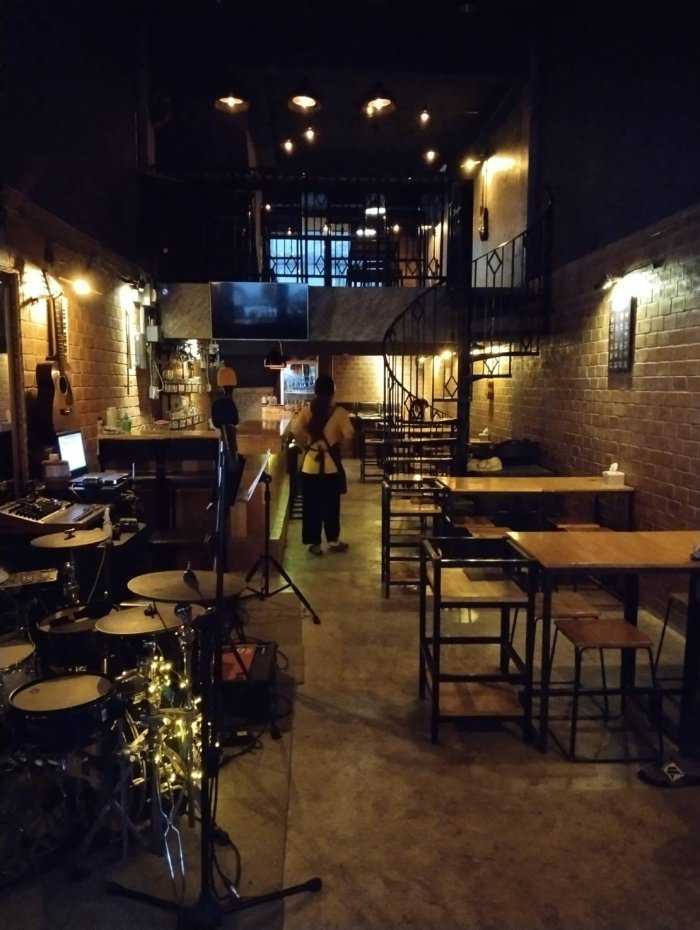 สามสี่ห้า สตูดิโอ มิวสิค บาร์ แอนด์ เรสเทอรองท์