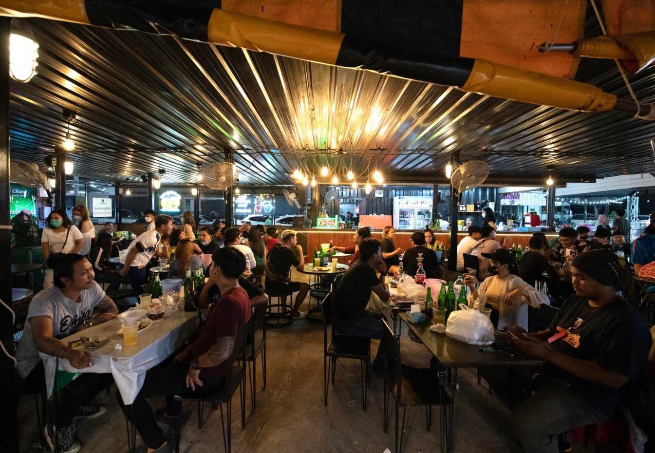 ตลาด นกฮูก (โอว์ล ไนท์ มาร์เก็ต)