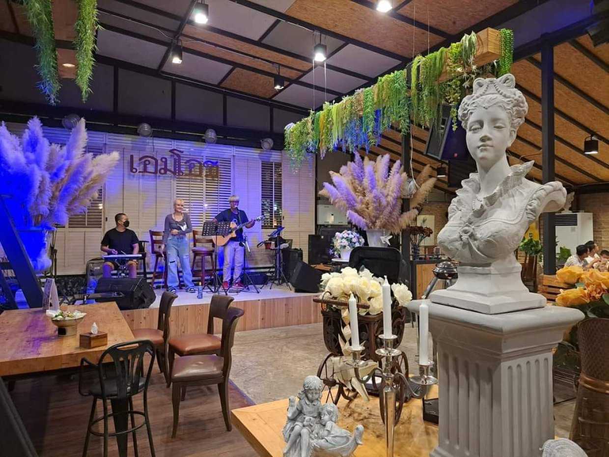 เอ็ม อ๊อช บาย เดอะ สตอรี่