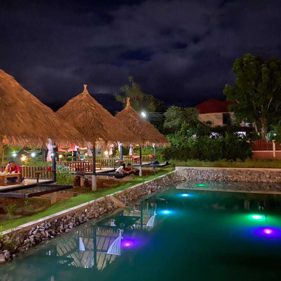 ทรี บาร์ แอนด์ เรสเทอรองท์