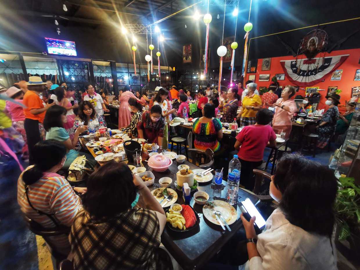 นคร นายก