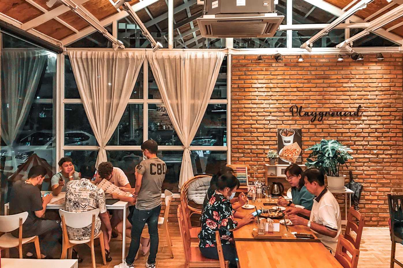 เพลย์กราวด์ บิสโทร